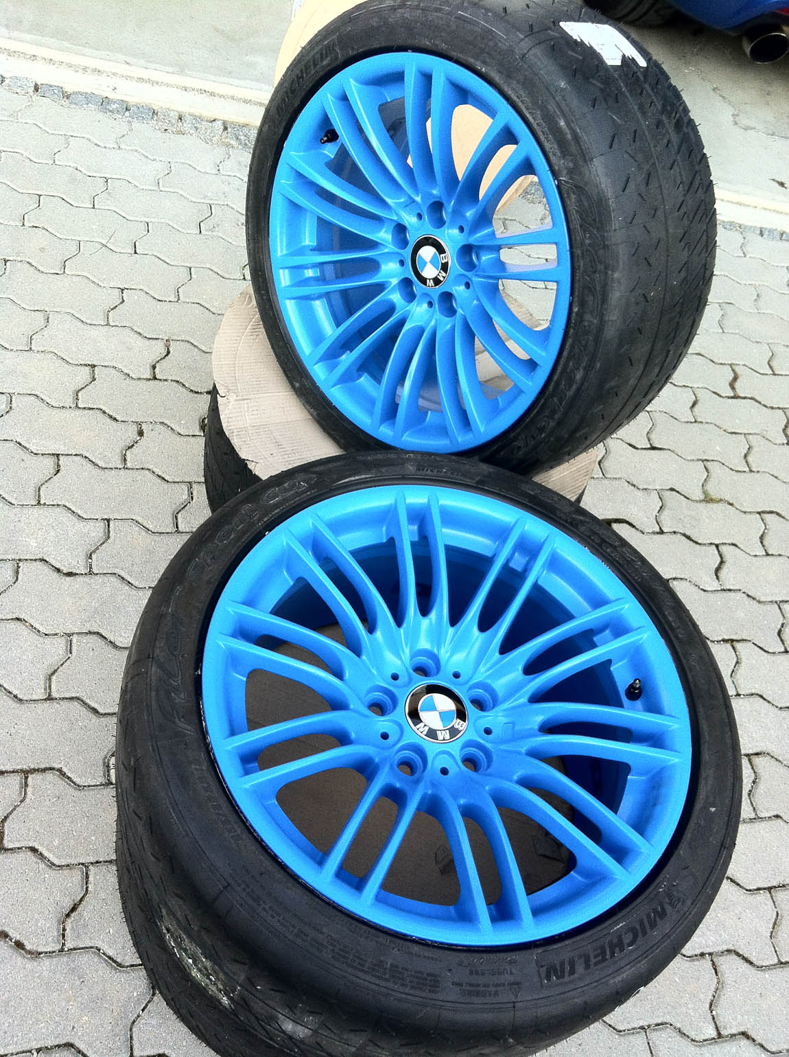 RAL5015 on stock BMW M219 9.5x18 ... sweeeeet!!!! ;-)